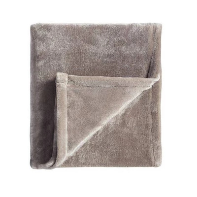 5pc King Geo Reversible Decorative Comforter Set With Throw Black/Gray - Room Essentials™ 5 5pc King Geo Reversible Decorative Comforter Set With Throw Black/Gray - Room Essentials™ - Image 5