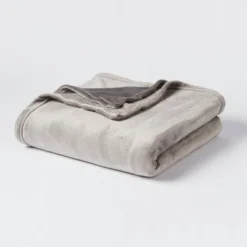 5pc King Geo Reversible Decorative Comforter Set With Throw Black/Gray - Room Essentials™ 15 5pc King Geo Reversible Decorative Comforter Set With Throw Black/Gray - Room Essentials™ -Room Essentials™ GUEST ee057046 560e 4892 a5ca 2ebedd27f5e5