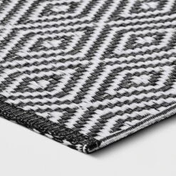 Diamond Check Indoor/Outdoor Rug - Room Essentials™ -Room Essentials™ GUEST ee6ed4e6 522b 45a4 817b 0fdcbd433976